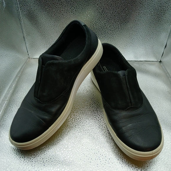 Ecco Black Leather Slip-On Loafers/Sneakers Women's Size 8.5 - Picture 1 of 9